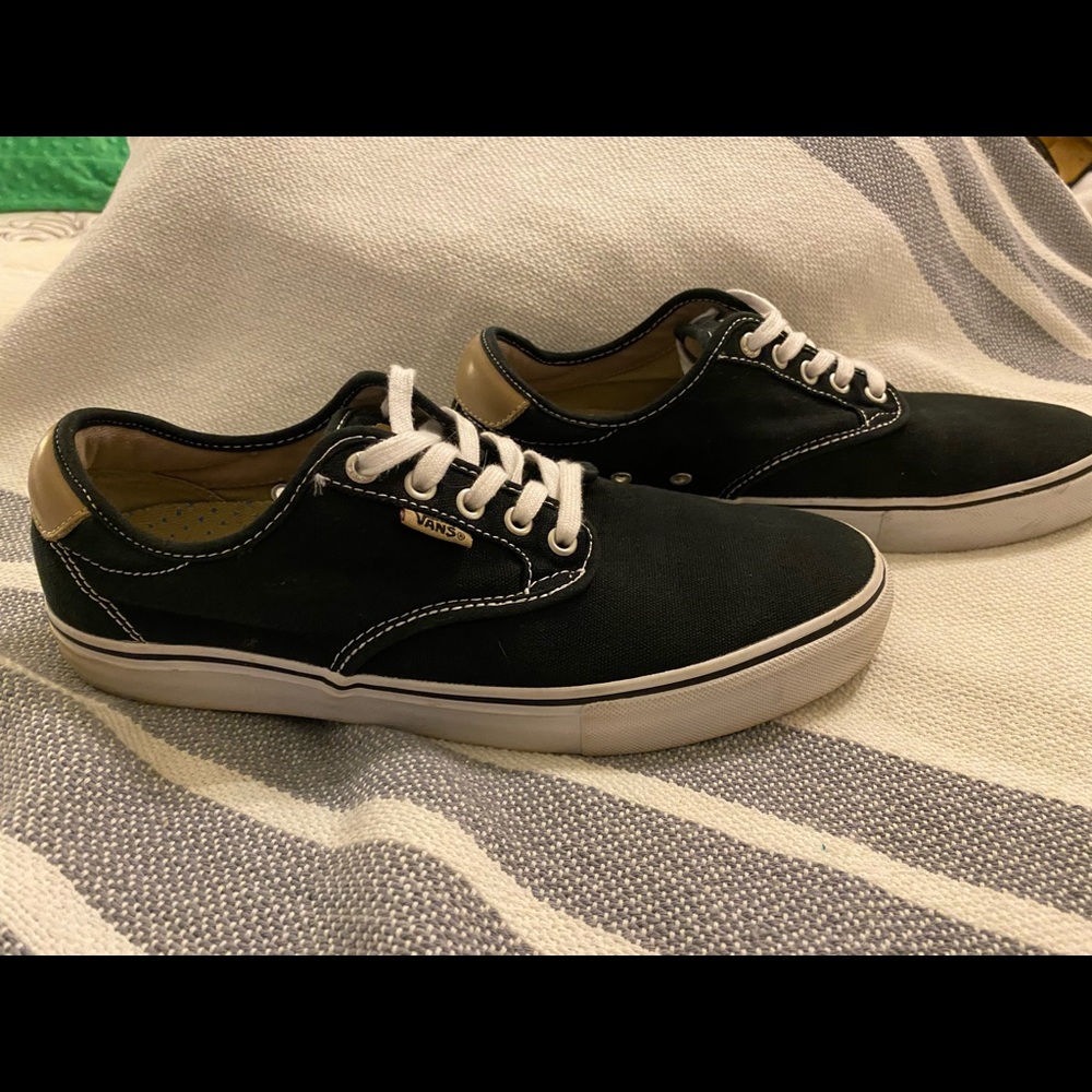 Men’s 10.5 Vans. Black.